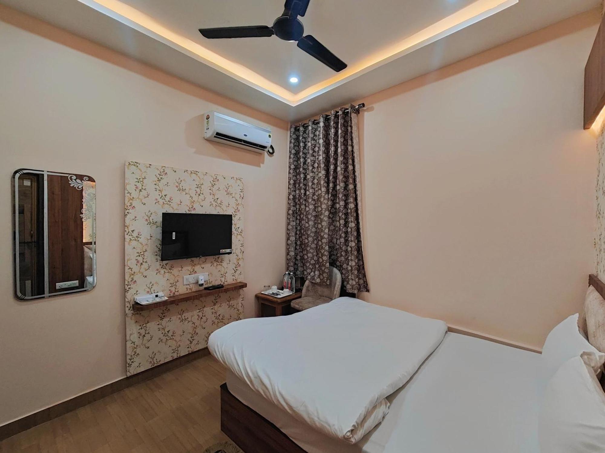 Hotel Mangal Murti فاراناسي المظهر الخارجي الصورة