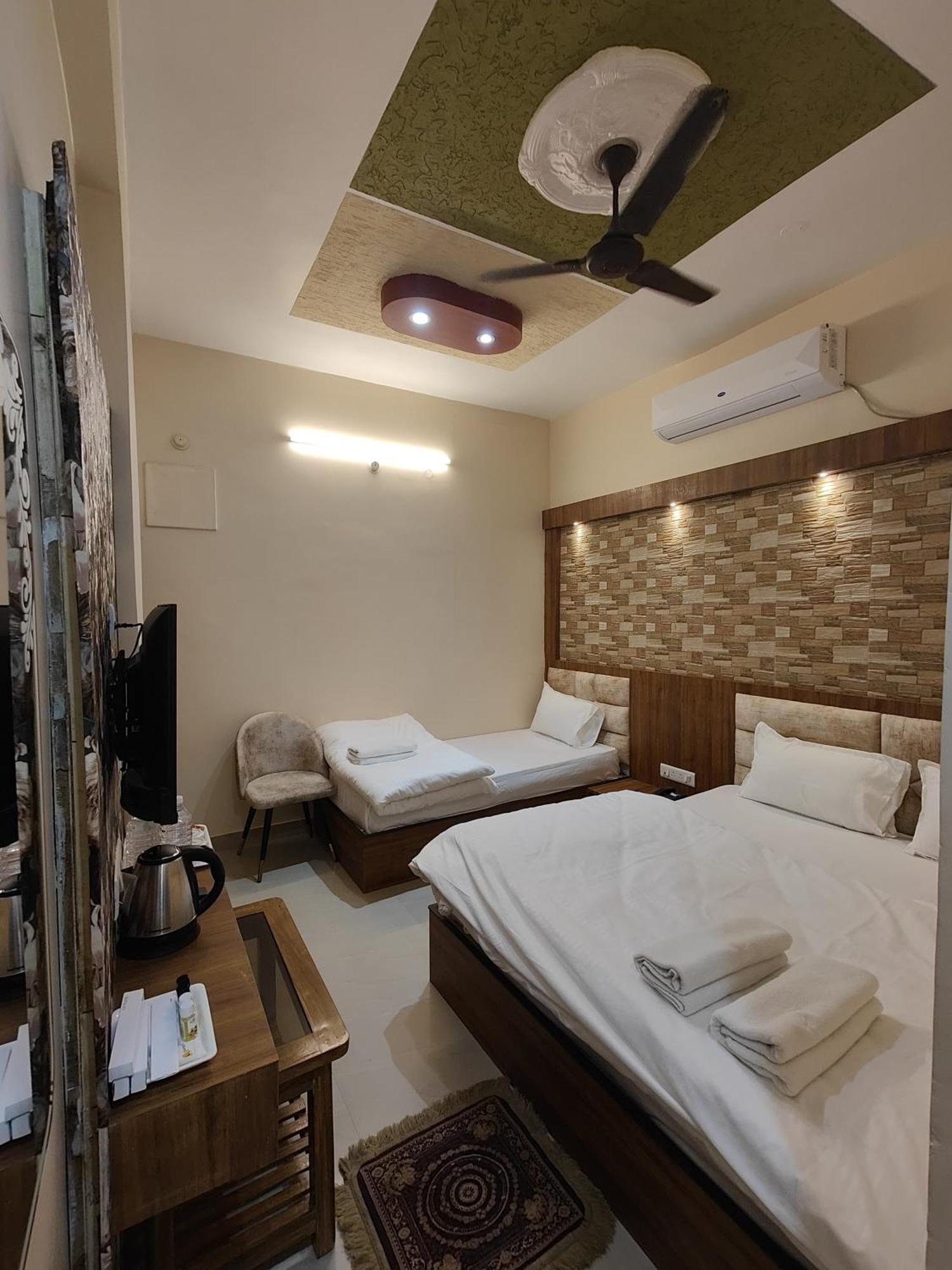 Hotel Mangal Murti فاراناسي المظهر الخارجي الصورة